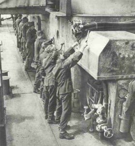 Deutsche Kriegsgefangene auf der Überfahrt nach England