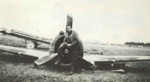 Abgeschossener französischer Curtiss Hawk Jäger