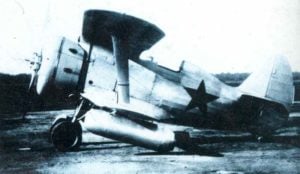  Polikarpow I-153 Jagd-Doppeldecker in Wintertarnfarbe 