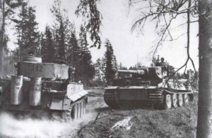 In den Wäldern der mittleren Ostfront begegnen sich zwei deutsche Tiger-Panzer