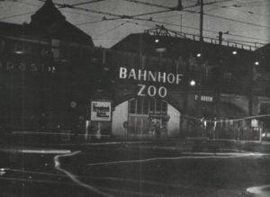 Bahnhof Zoo während der Verdunkelung
