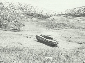 Churchill-Panzer erklimmen die Hügel in Tunesien