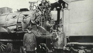 Lokomotive von Bombe getroffen