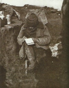 Brief schreiben im Schützengraben