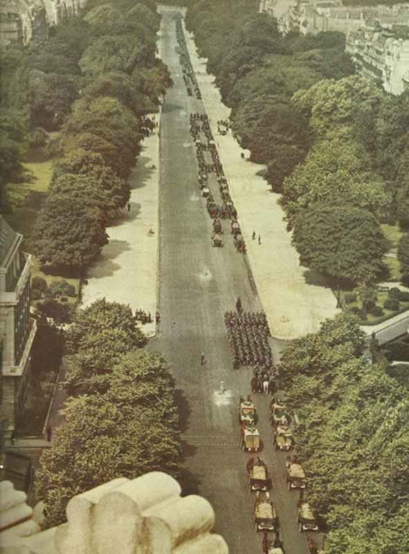 Blick auf die Avenue Foch während des deutschen Einmarschs