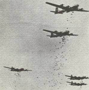 Abwurf von Brandbomben durch B-29