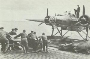 He 115 lädt Torpedo