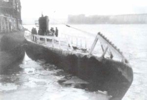 Das finnische U-Boot 'Vetihinen'. Ein Waffeneinsatz unter diesen klimatischen Bedingungen war kaum noch möglich. 