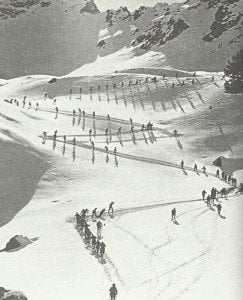 Alpini marschieren zu Bergstellungen
