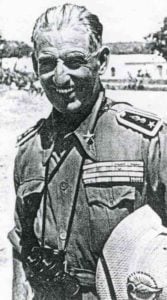 Oberleutnant Janari, Kommandeur des italienischen 2. Spahis-Kavallerie-Regiments