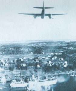 Mosquito FB VI Jagdbomber greift 1944 ein Schiff an