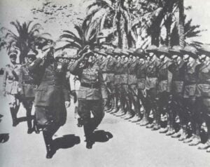 Rommel begrüßt die ersten Einheiten des Afrikakorps 