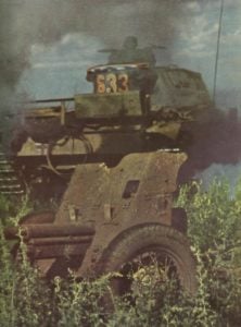deutscher Panzer überrollt russische Pak