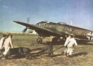 He 111 wird mit Bomben beladen Ostfront