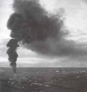 Tanklager von Leningrad brennen