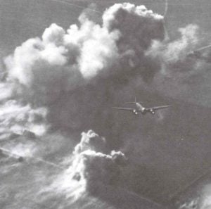 Fliegerangriff durch Ju 88 Kampflugzeuge 