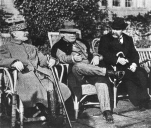 Lloyd George (Mitte( mit Marschall Foch und Aristide Briand 