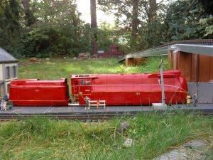 BR 03.10 Stromliniendampflokomotive mit roter Lackierung.