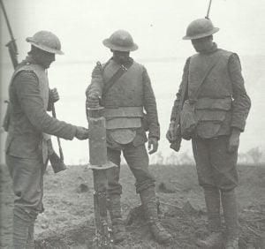 britische Soldaten mit Körperpanzer