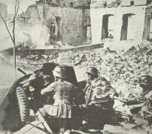 3,7-cm Pak 36 während der Kämpfe in Stalingrad