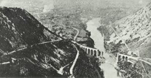 Gesprengte Brücken, wie hier der Eisenbahnviadukt von Salcano bei Gorizia 