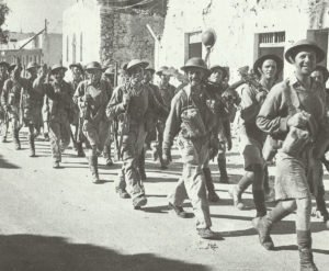 Soldaten vom 'Queens'-Regiment der britischen 8. Armee