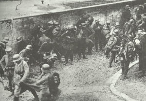 Deutsche Soldaten vor Gegenangriff bei Cambrai 
