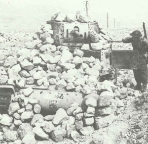 M13/40-Panzer in Bunker umgewandelt