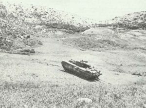 Churchill-Panzer erklettert Hügel