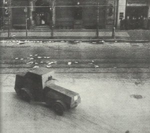 Panzerwagen der Regierungstruppen in Zeitungsviertel von Berlin