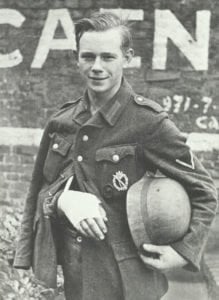Verwundeter jugendlicher deutscher Soldat in Caen