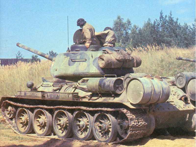  Ein schönes Farbfoto eines T-34/85.