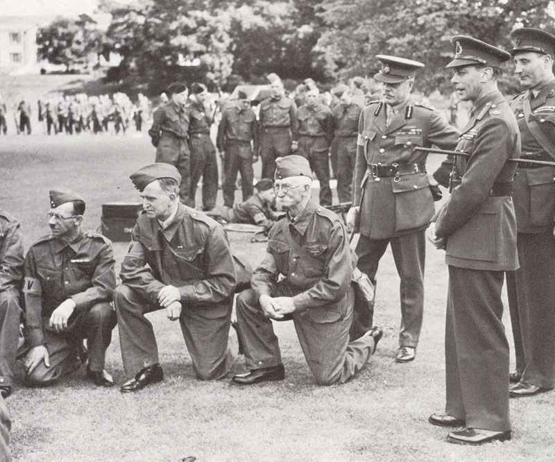 König George VI inspiziert im Juli 1940 Angehörige der Home Guard