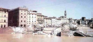 zerstörte Arno-Bruecke in Florenz