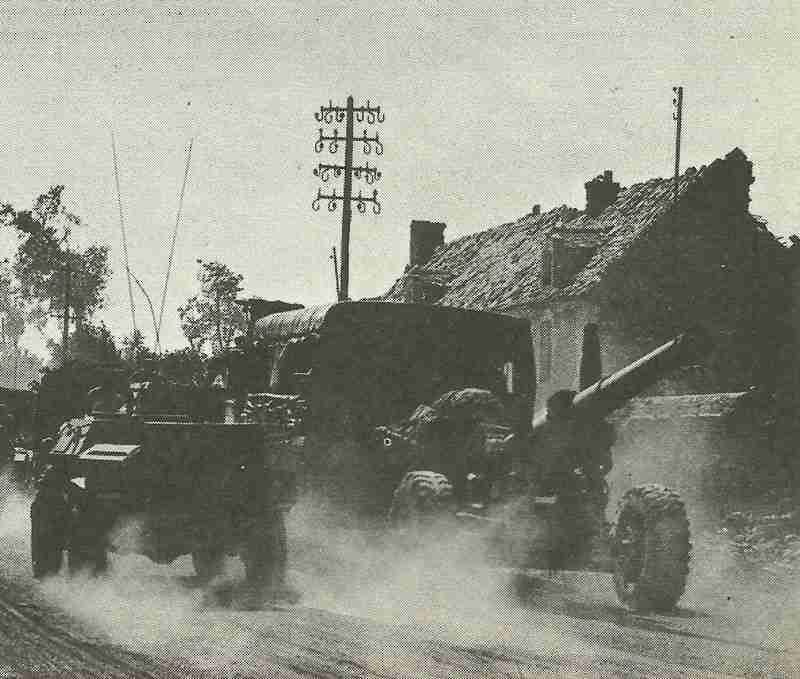 Kanadische Artillerie bei Falaise