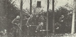 Deutsche Truppen bei einem Gegenangriff im Raum Arnheim