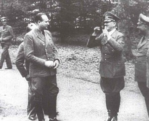 Hitlers Freudentanz nach Waffenstillstand mit Frankreich