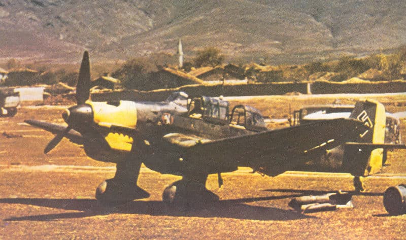 Ju 87B auf einem Flugfeld in Griechenland