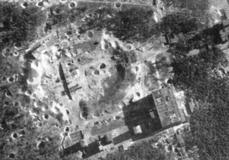Luftbild von der Raketenversuchsanstalt in Peenemünde nach englischem Luftangriff