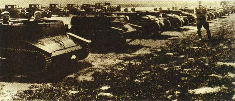Eine Kolonne Kleinkampfpanzer TK Tankette