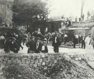 Strassensperren in Paris 1914