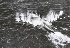 U-Boot unter Fliegerbeschuss
