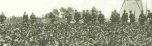 Britische Infanterie marschiert 1914