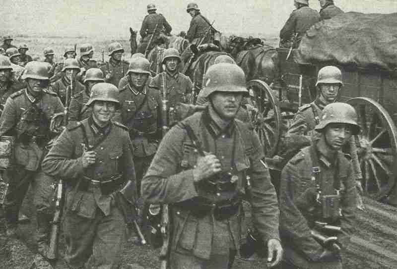 Deutsche Infanterie auf dem Vormarsch