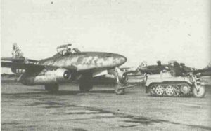 Me 262 von Kettenrad gezogen