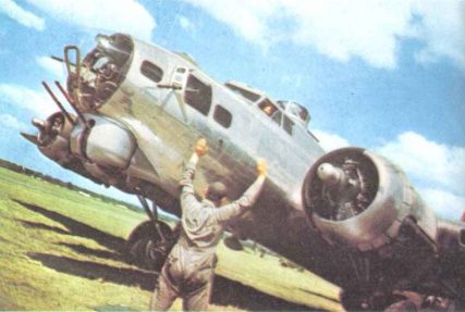 B-17G auf einem Stützpunktes in England