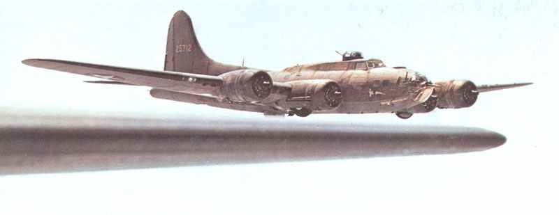 B-17F mit oliv-grünem Tarnanstrich im Jahr 1942