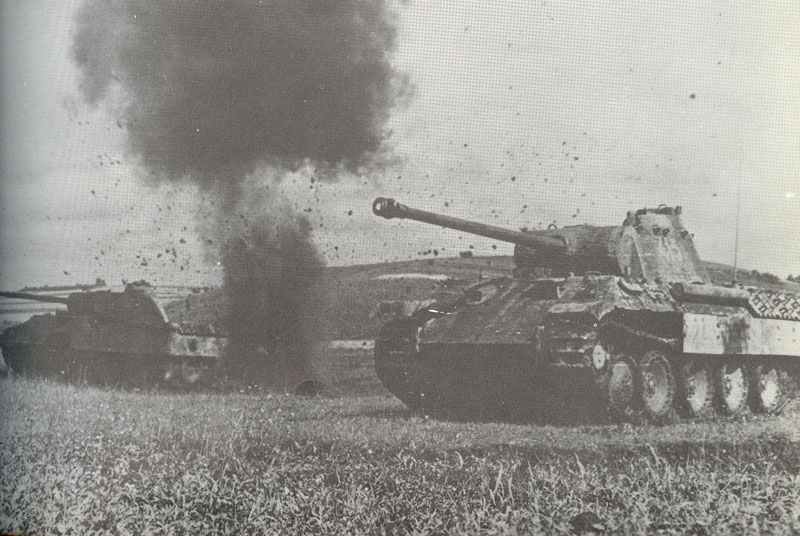 Panther-Panzer unter Beschuß