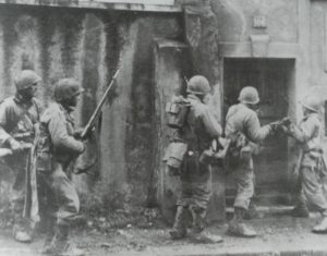 US-Soldaten durchsuchen Häuser in Metz