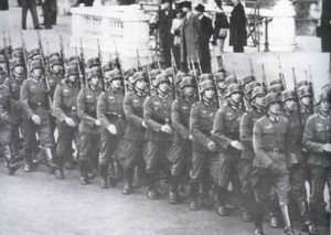 Aufmarsch Infanteriekompanie in Paris 1941